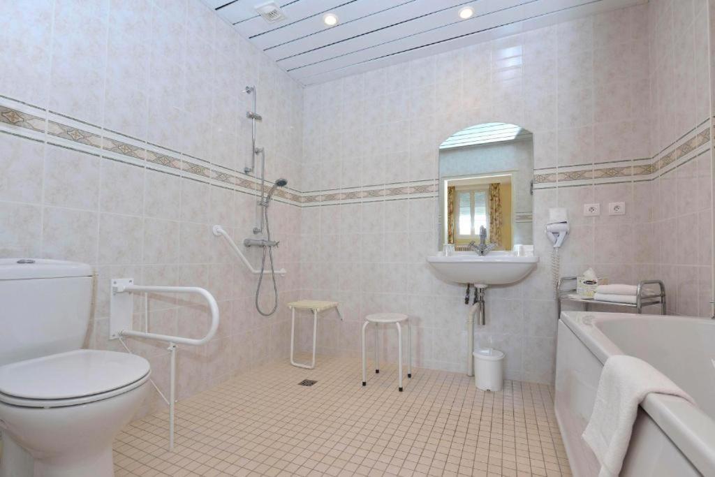 Hotel Castel Jeanson Ay-Champagne Quarto foto