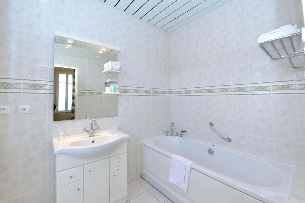 Hotel Castel Jeanson Ay-Champagne Quarto foto